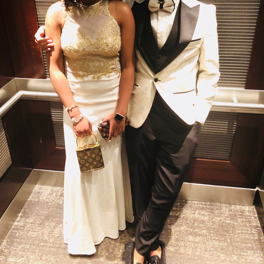Prom dress only! (Suit is not included)